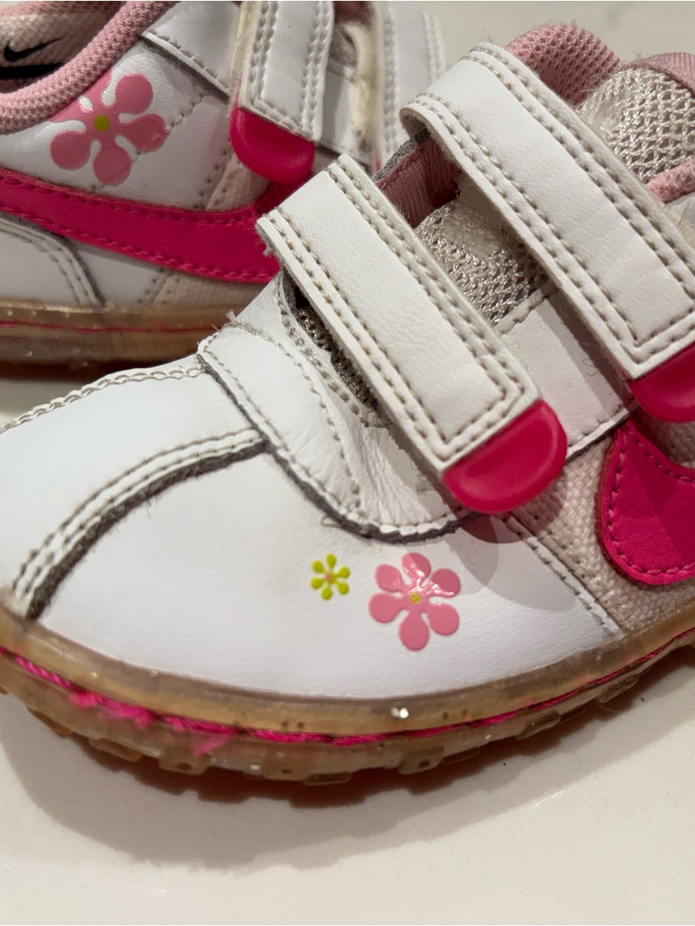 Nike Y2K 2010 Toddler Floral Pink White Velcro Sneakers Size 7C Hook & Loop - Picture 2 of 11